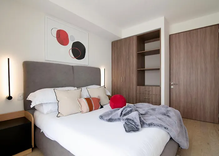 Santa Fe Red Beautiful Apartment!
